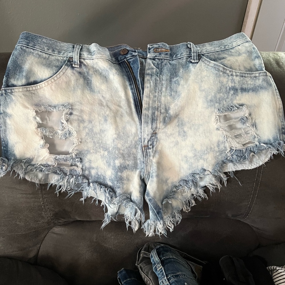 Women’s shorts (men’s rustler jeans) size 38 - women’s size 14